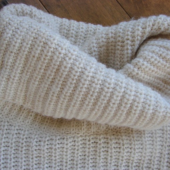 Brandy Melville Cream Oversized Knit Sweater - Picture 3 of 12